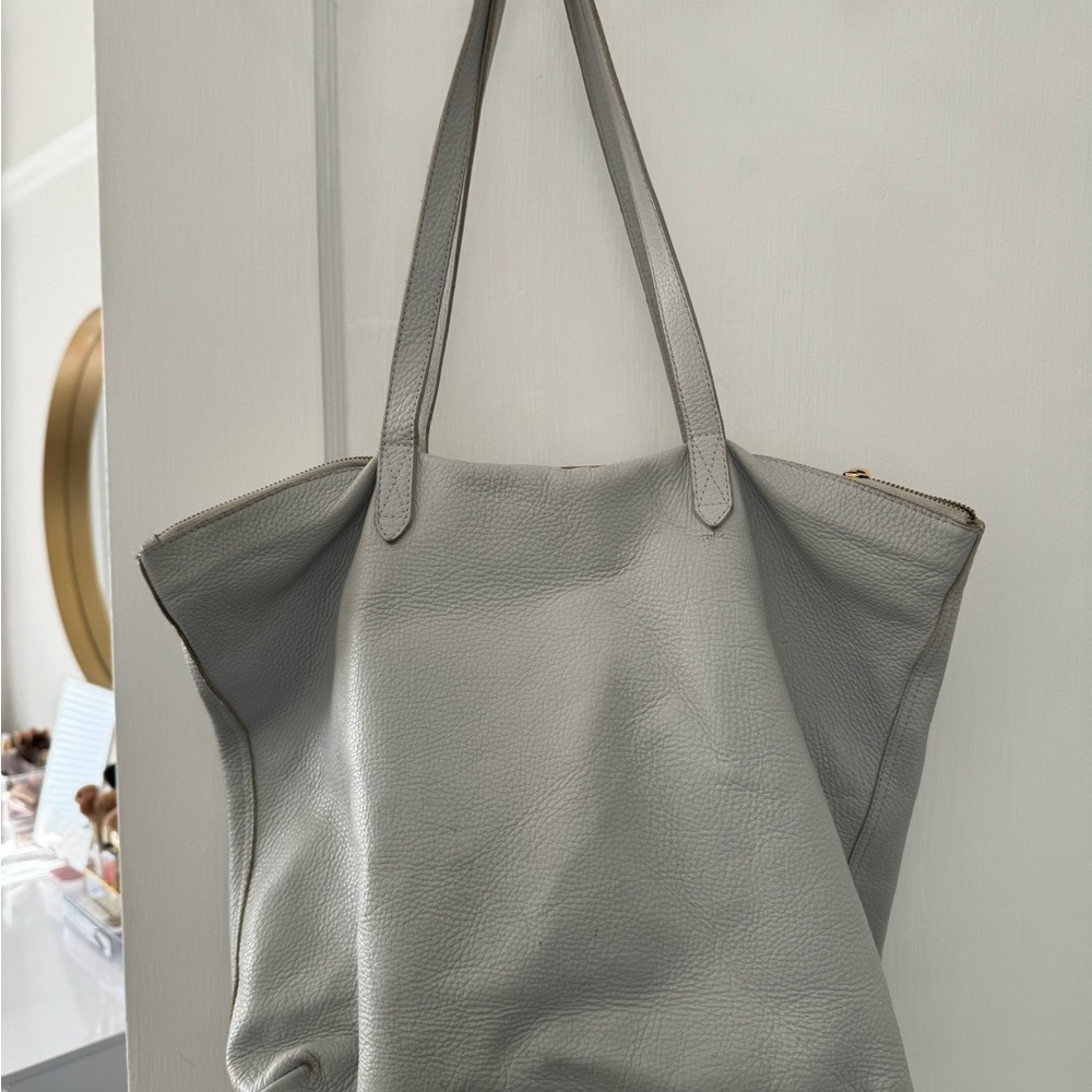 Cuyana Zippered tote